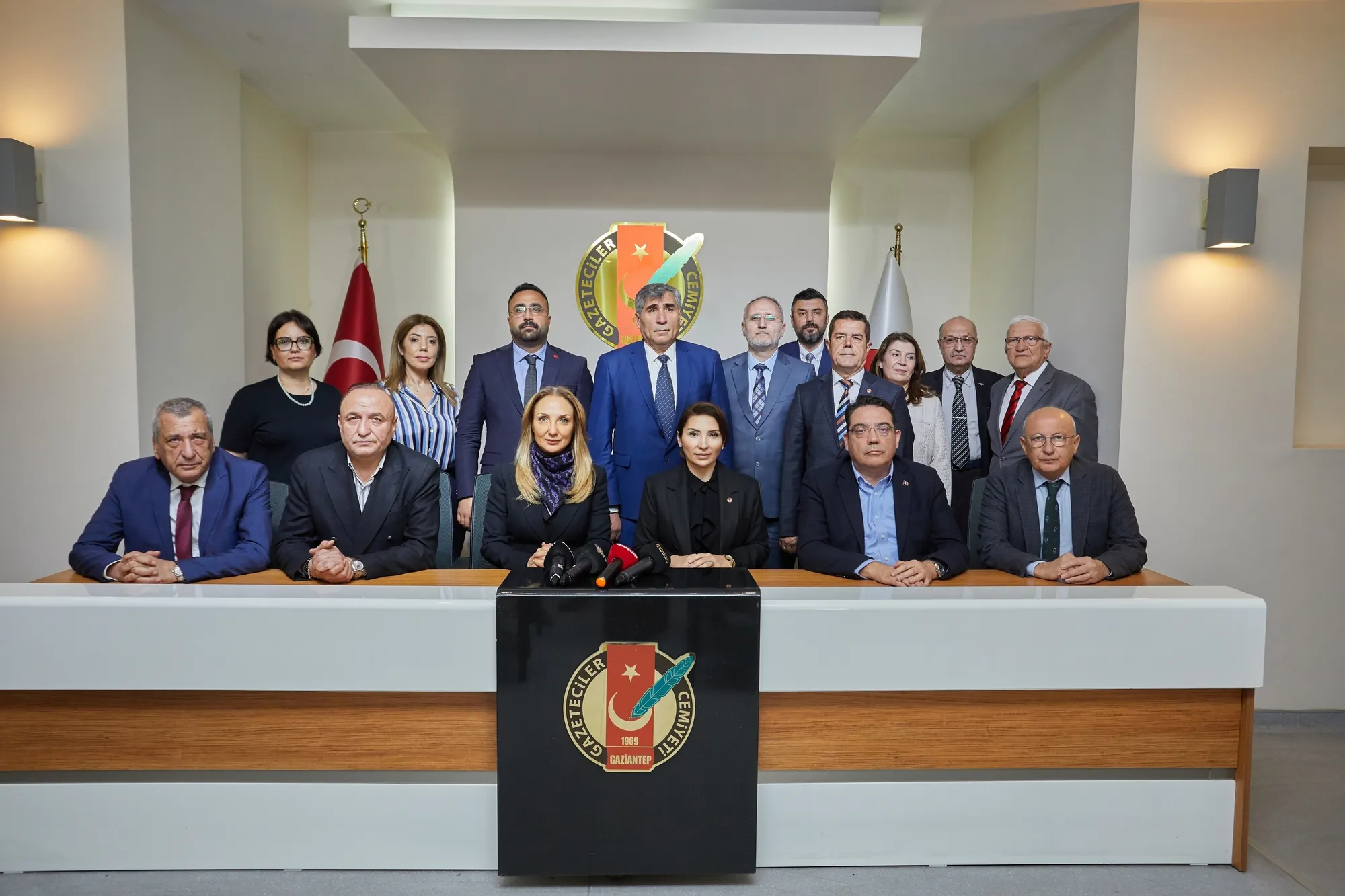 Depremin yıldönümünde CHP Genel Merkez heyeti GGC'yi ziyaret etti