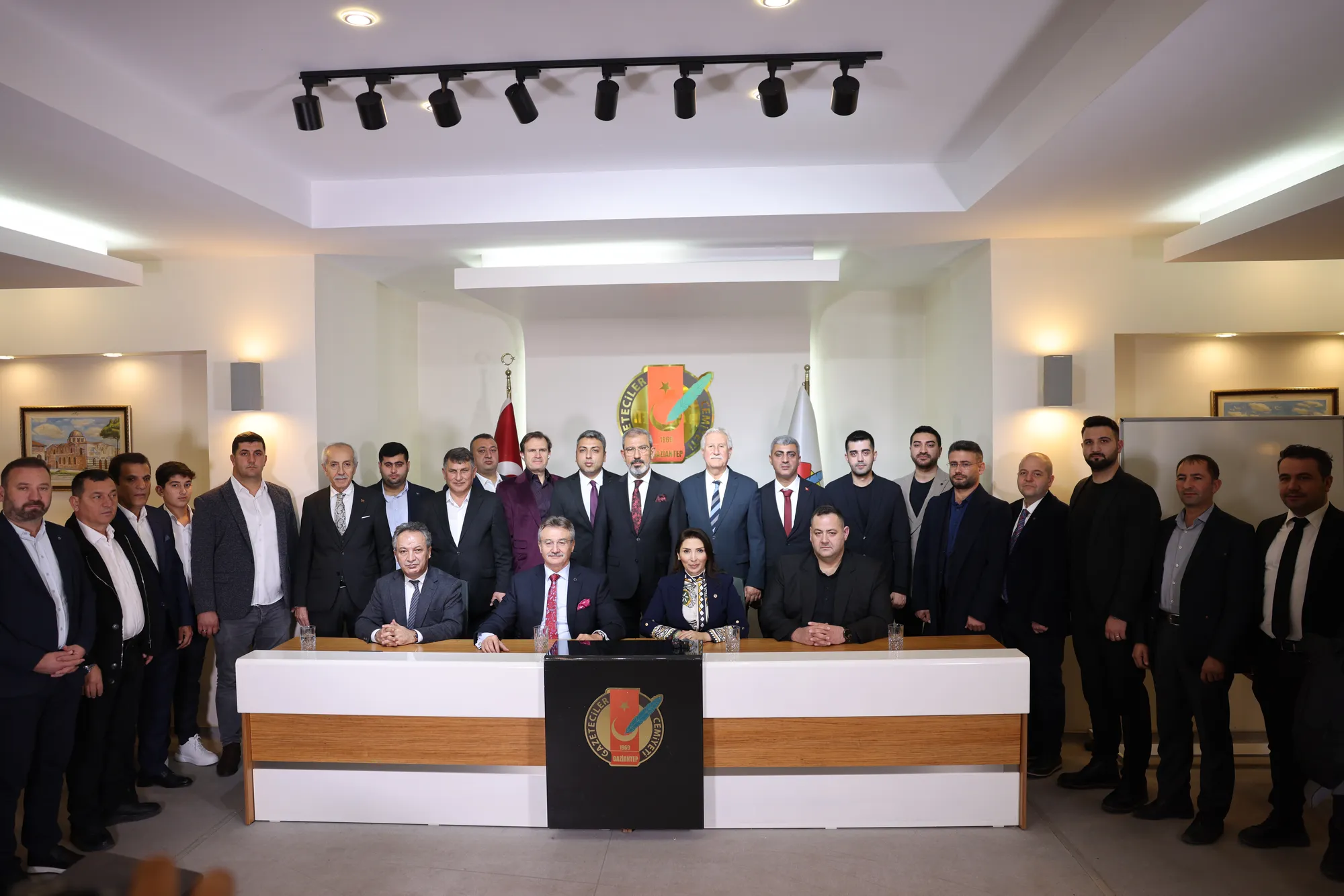 Devlet eski Bakanı Kürşad Tüzmen ve DAİMFED yönetiminden Gaziantep Gazeteciler Cemiyeti’ne ziyaret